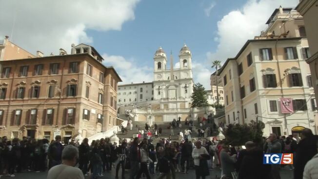 Baby Gang In Azione A Piazza Di Spagna Tg Video Mediaset Infinity