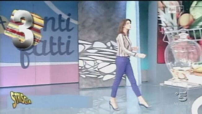 Moda Caustica Striscia La Notizia Video Mediaset Infinity