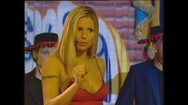 Michelle Hunziker canta "Besame Mucho" a Zelig Circus 2003 thumbnail