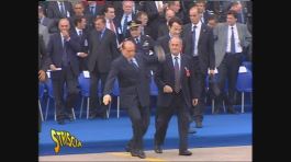 Berlusconi come le veline... thumbnail