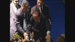 Berlusconi saluta thumbnail