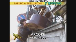 Tapiro gigante a Berlusconi thumbnail