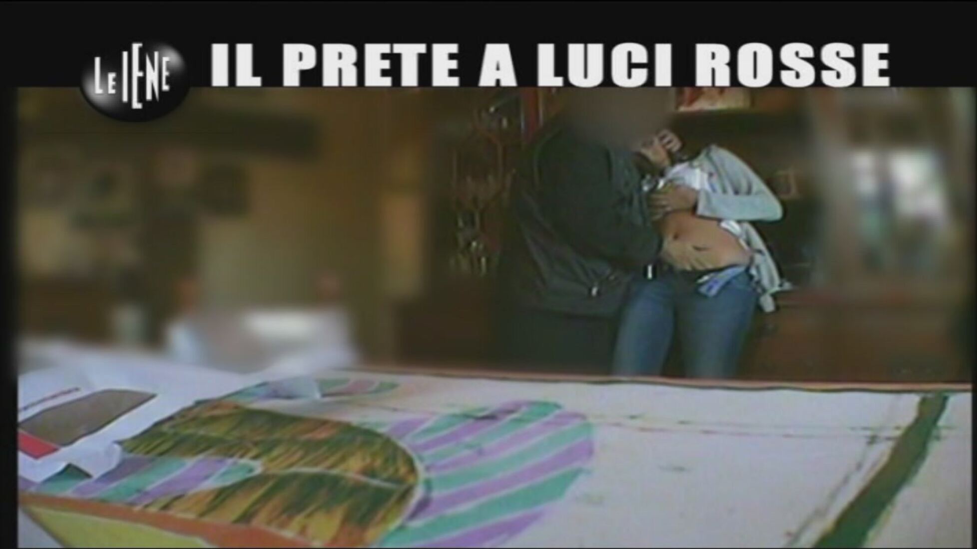 Le Iene: GOLIA: Prete a luci rosse Video | Mediaset Infinity