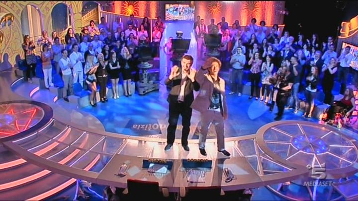 Entrata In Studio Di Ficarra E Picone Striscia La Notizia Video Mediaset Play