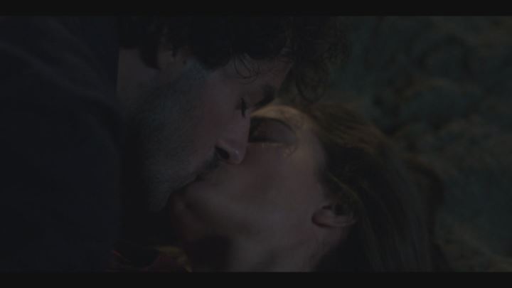 Un Bacio Appassionato L Isola Di Pietro Video Mediaset Play