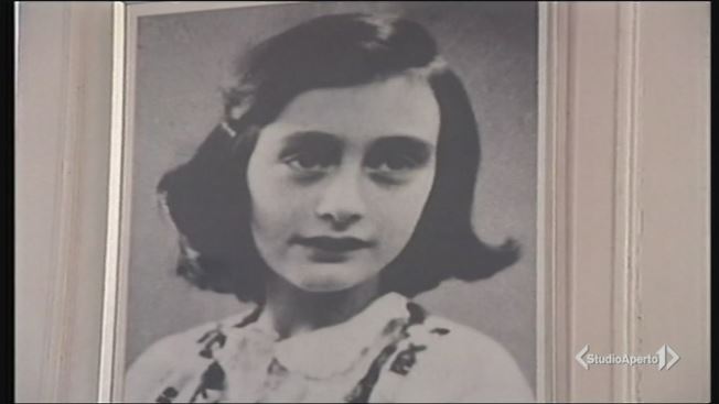 Chi ha tradito Anna Frank? Studio Aperto Video Chi ha tradito Anna Frank? Studio Aperto Video