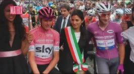 Giro d'Italia fermato dalle buche: figuraccia di Roma thumbnail
