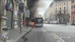 Autobus in fiamme, panico a Roma thumbnail