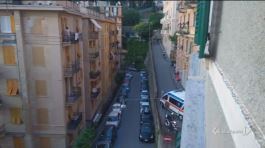 Genova, ambulanza bloccata dalle auto thumbnail