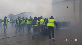 La protesta che incendia Parigi thumbnail