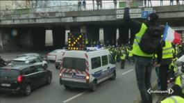 Macron parla alla nazione thumbnail