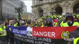 Parigi il giorno dopo la protesta dei gilet gialli thumbnail