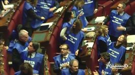 Le opposizioni non si fermano thumbnail