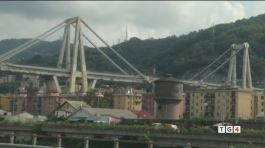 L'urlo di Genova: "Ora ricostruite" thumbnail
