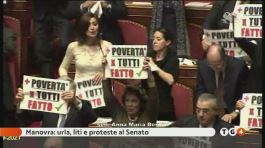 Manovra, urla, liti e proteste thumbnail