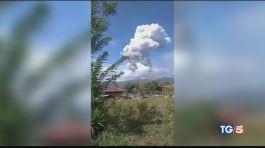 Dopo sisma e tsunami si risveglia il vulcano thumbnail