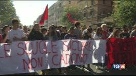 Studenti in piazza contro il Governo thumbnail