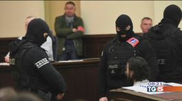 Salah Abdeslam a processo a Bruxelles thumbnail