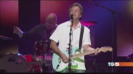 Eric Clapton, tra successo, fragilità e tragedie thumbnail