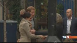 Un bagno di folla per Harry e Meghan thumbnail