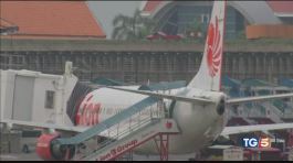Indonesia, Boeing nuovo cade in mare: 189 morti thumbnail