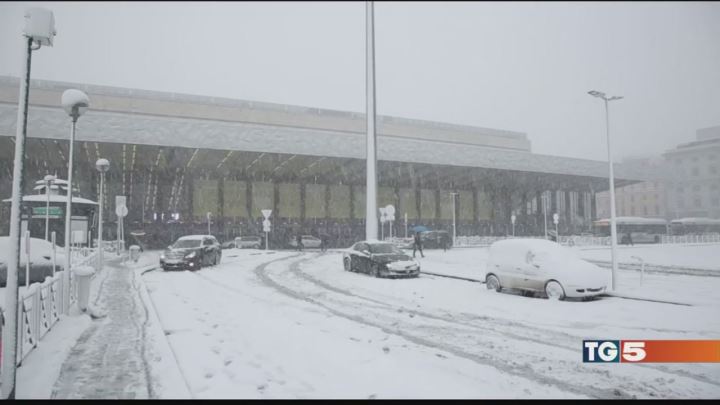 Roma Sotto La Neve Bella Ma Con Disagi Tg5 Video Mediaset Play