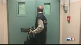 Ricoperta di formiche: Napoli, i Nas in corsia thumbnail