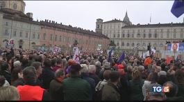 La piazza di Torino infiamma la politica thumbnail