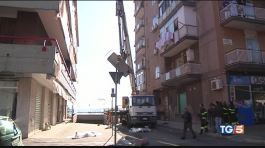 Cede la gru: muoiono due operai a Taranto thumbnail