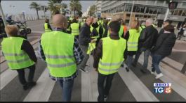 Proteste in Francia contro il caro-benzina thumbnail