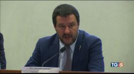 Salvini: "non restiamo attaccati ai decimali" thumbnail