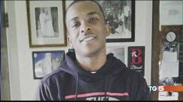 Usa, ucciso giovane afroamericano disarmato thumbnail