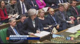 Brexit e "gilet gialli" guai per May e Macron thumbnail