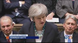 Governo May nel caos, Brexit: voto rimandato thumbnail