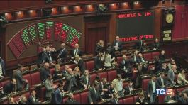 Approvata la manovra "Solo danni per Italia" thumbnail