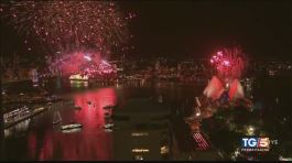 Buon 2019! Luci, brindisi, fuochi thumbnail
