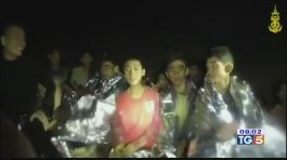 Salvi 4 ragazzi usciti dalla grotta thumbnail