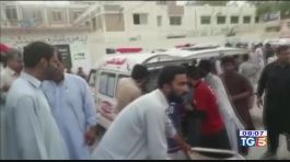 Strage al comizio, 132 morti in Pakistan thumbnail
