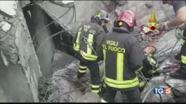Genova: soccorritori al lavoro thumbnail
