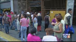 Panico a Caracas per il terremoto thumbnail
