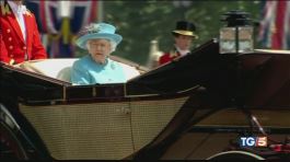 La regina Elisabetta offre posti di lavoro thumbnail