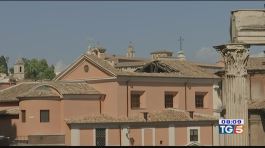A Roma crolla il tetto di una chiesa thumbnail