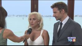 Lady Gaga e Bradley Cooper conquistano Venezia thumbnail