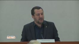 Salvini contro i venditori abusivi thumbnail