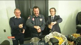 Salvini brinda alla manovra thumbnail
