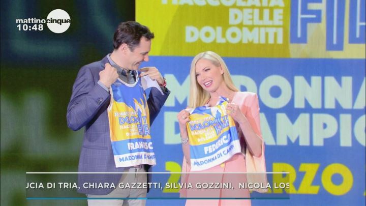 Max Gazze E Niccolo Fabi Insieme Sul Palco Di Festivalbar 1998 Con Vento D Estate Play Cult Video Mediaset Play