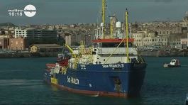 In diretta da Catania lo sbarco della Sea Watch thumbnail