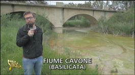 Strana sostanza nel fiume Cavone thumbnail