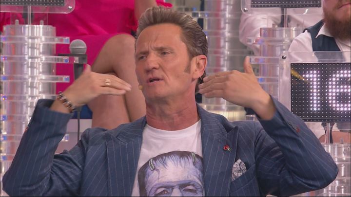 Belli E Brutti Si O No Ciao Darwin 8 Terre Desolate Video Mediaset Play