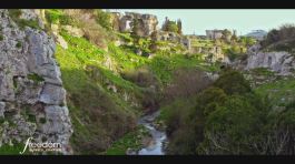 Puglia, una città scavata nella roccia thumbnail